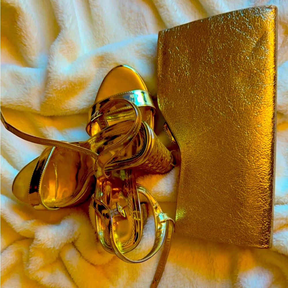 Gold size 7 bridal with purse